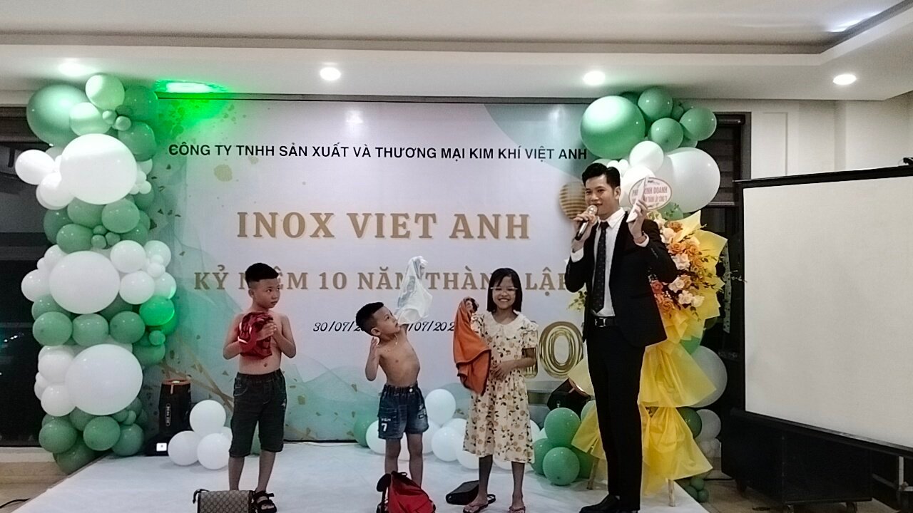 Kim Khí Việt Anh - Thế hệ F1 chơi trò chơi