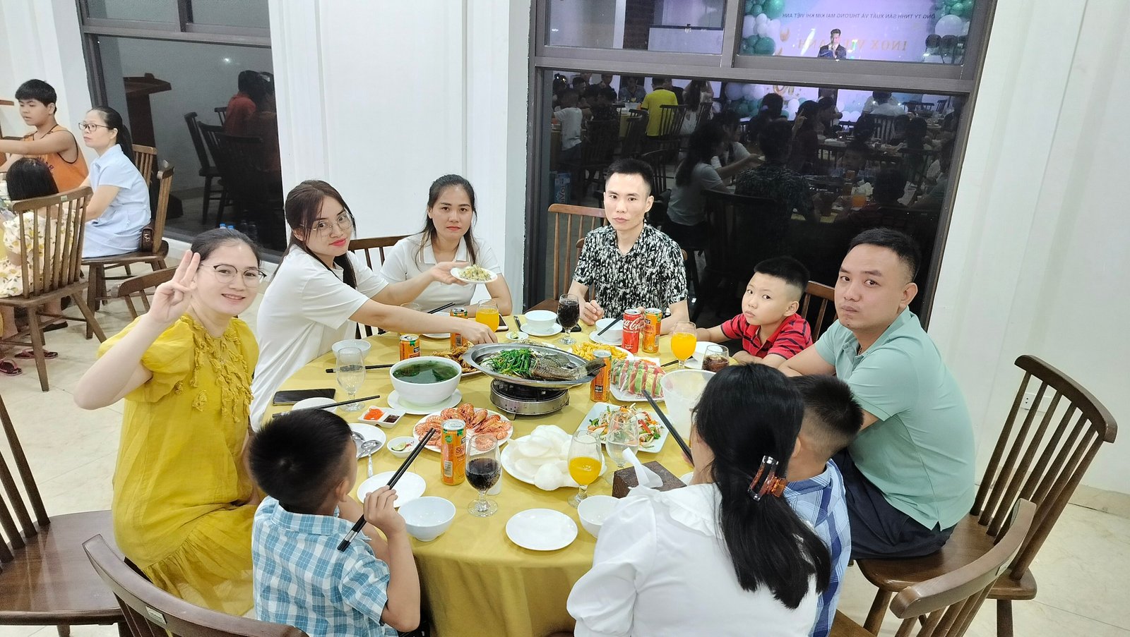 Kim Khí Việt Anh - Tiệc vui nào