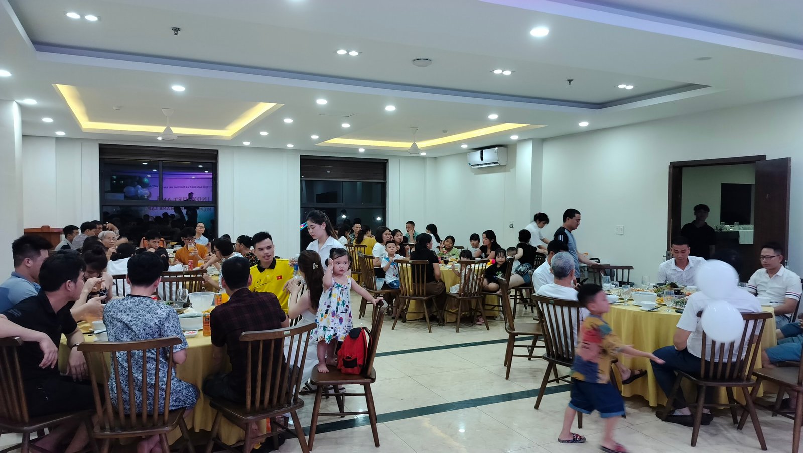 Kim Khí Việt Anh - Tiệc vui nào