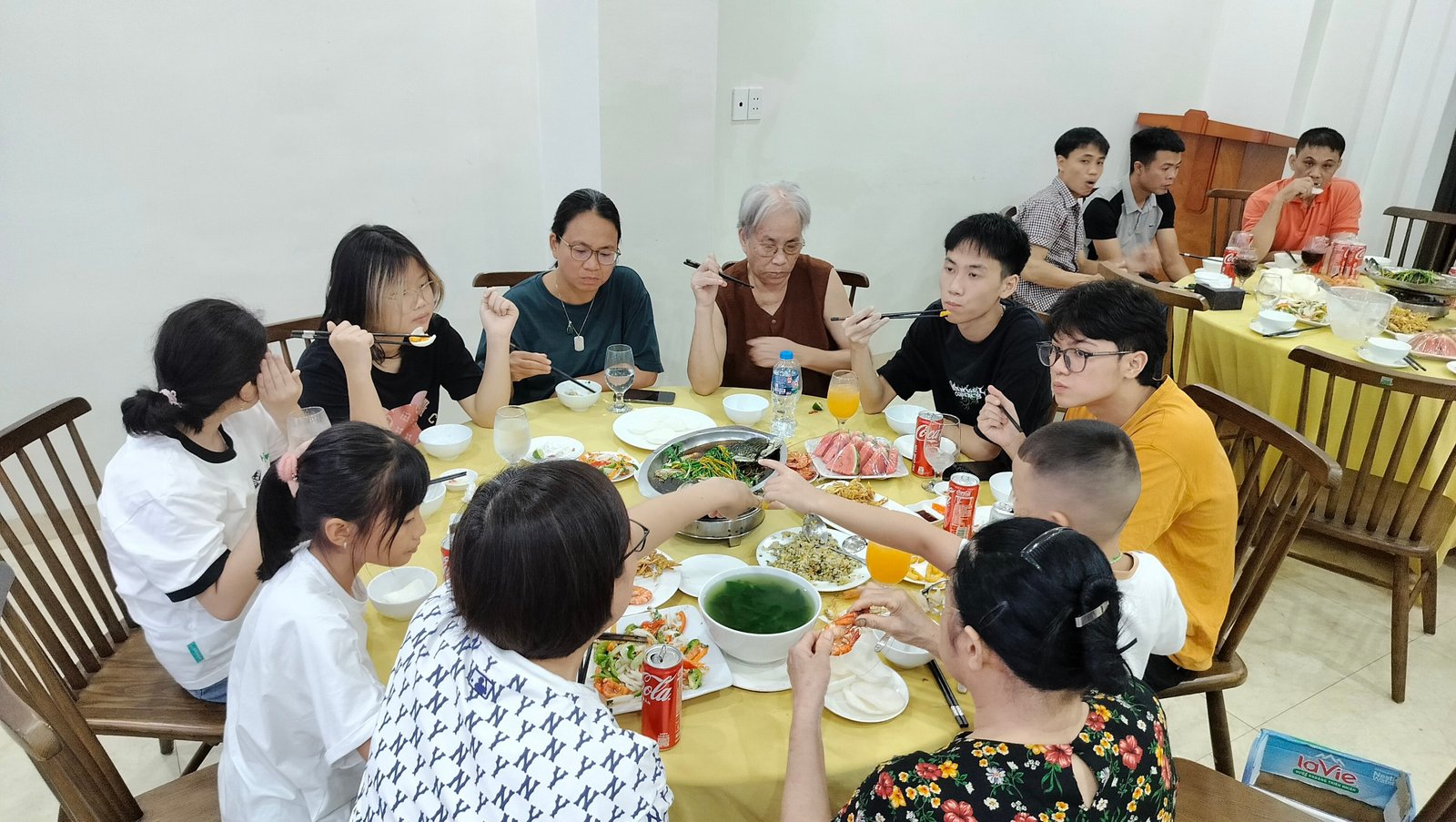 Kim Khí Việt Anh - Tiệc vui nào