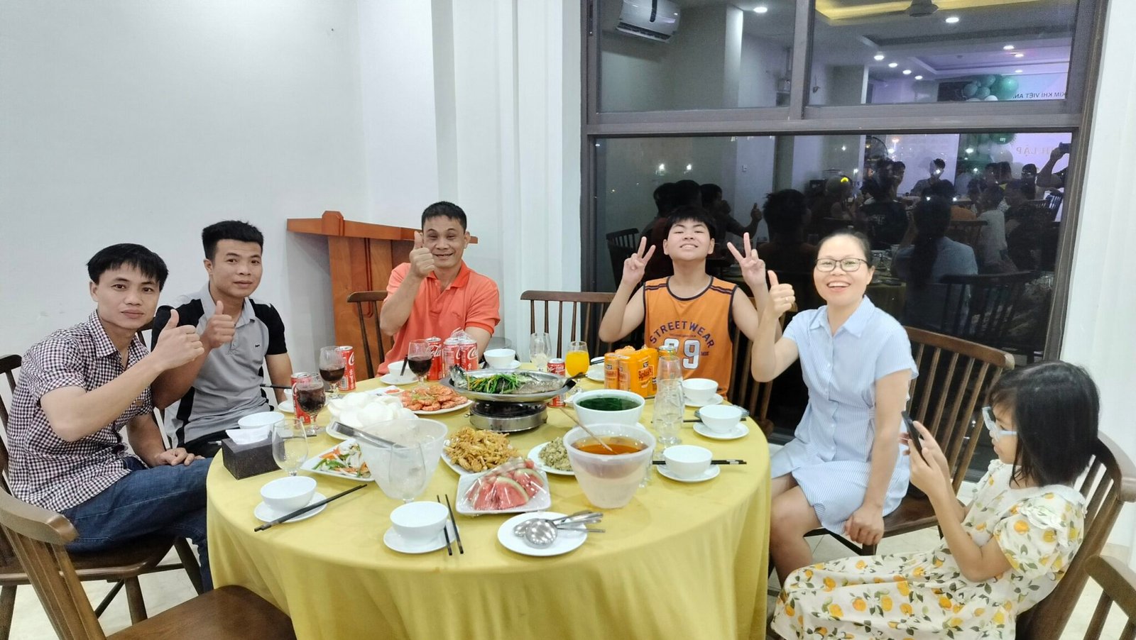 Kim Khí Việt Anh - Tiệc vui nào