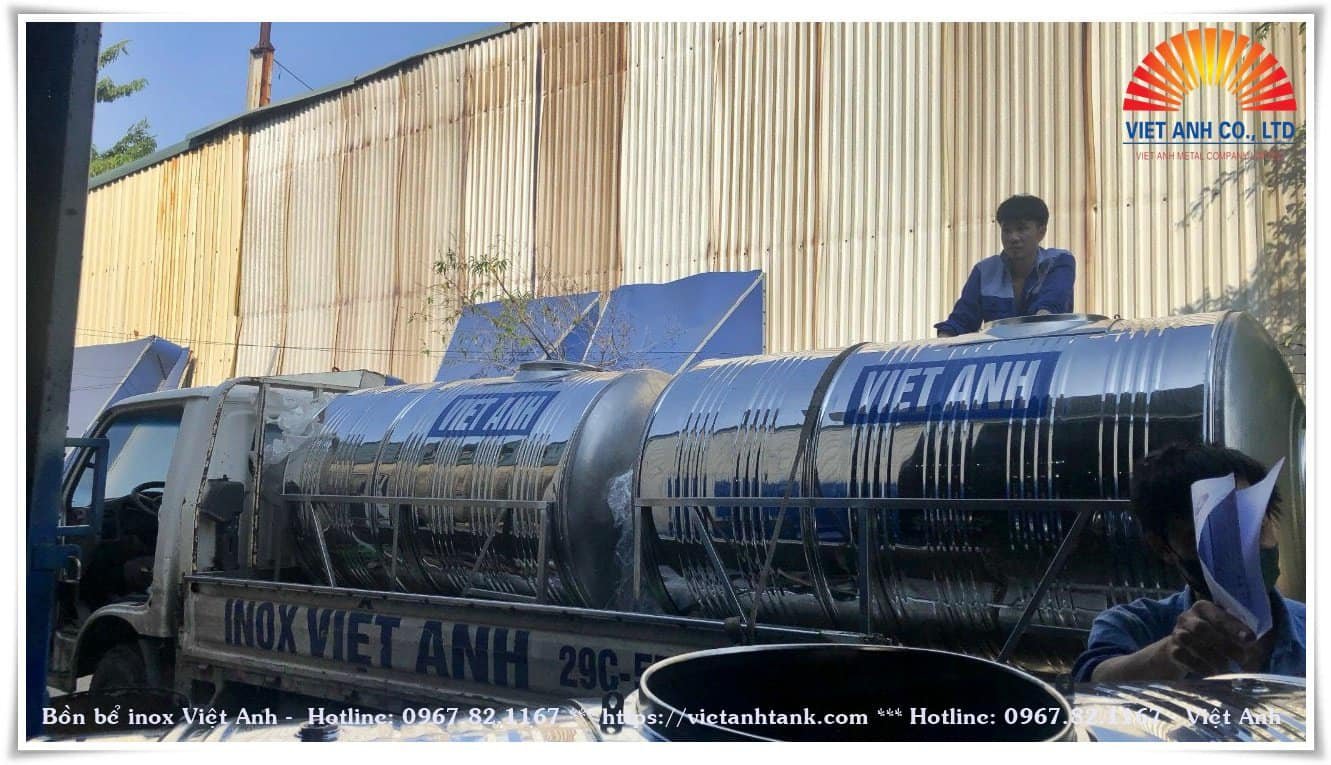 Bồn nước inox trên sân thượng bị bẩn