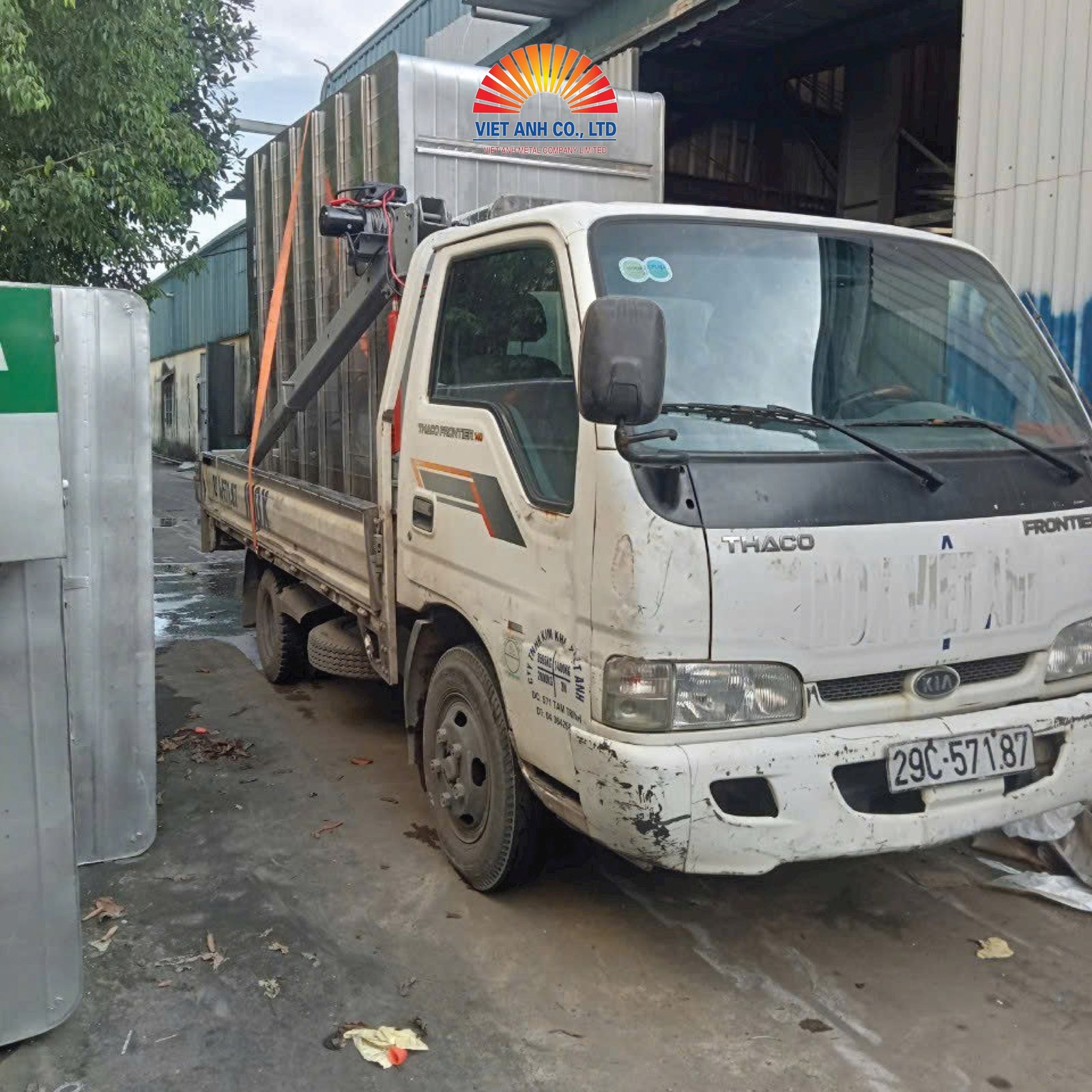 Xe nhỏ chở Bể ngầm to giao cho khách VIP tại Hà Nội