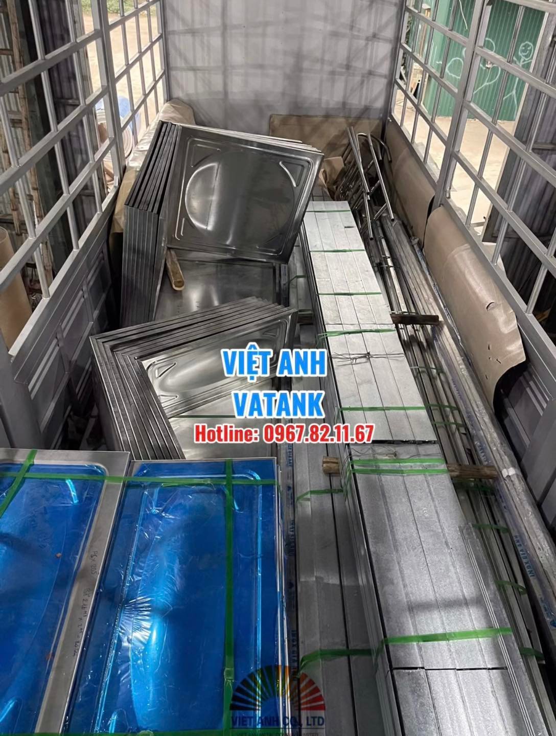 Sắp xếp vật tư bể lắp ghép gọn gàng, chắc chắn