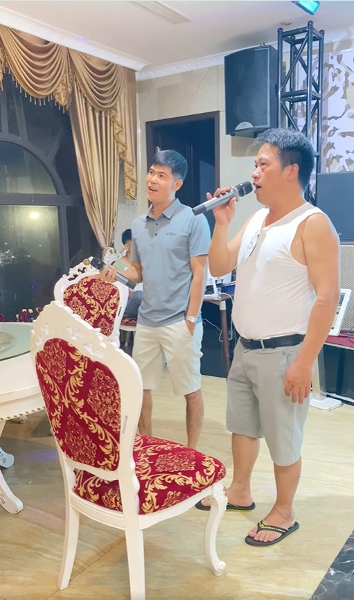 CBCNV VATANK vừa thưởng thức bữa ăn vừa giao lưu văn nghệ đêm Gala Dinner